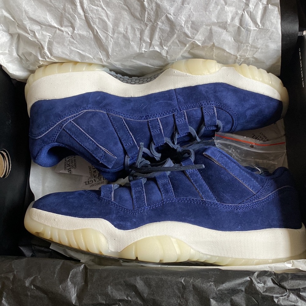 Jordan 11 Retro Low Derek Jeter RE2PECT - Picture 4 of 6